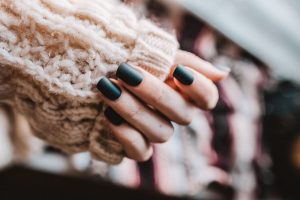 Żel hybrydowy – dlaczego to dobry produkt do manicure?